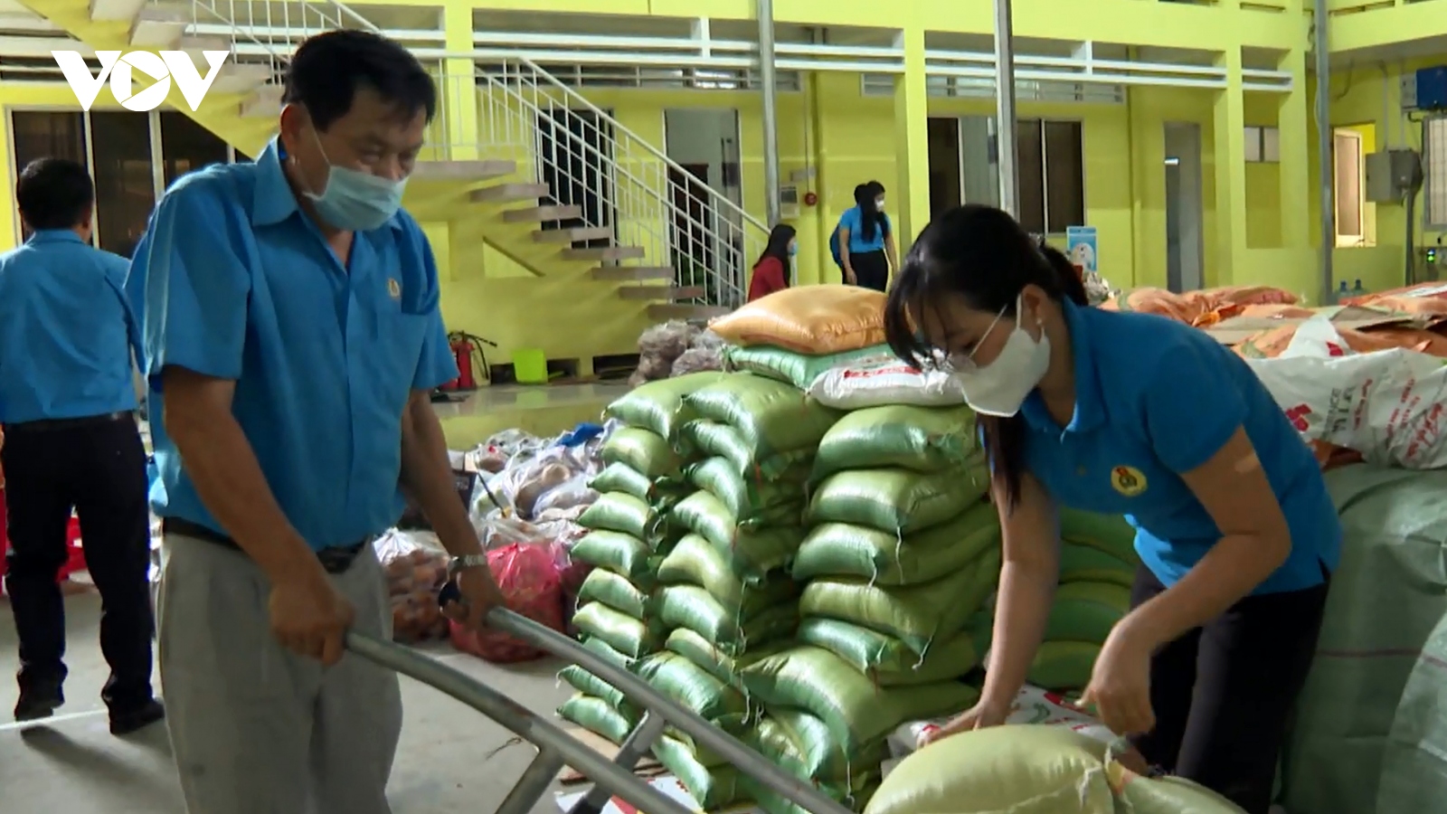 Trà Vinh và Đắk Nông nỗ lực hỗ trợ người dân khó khăn trong mùa dịch
