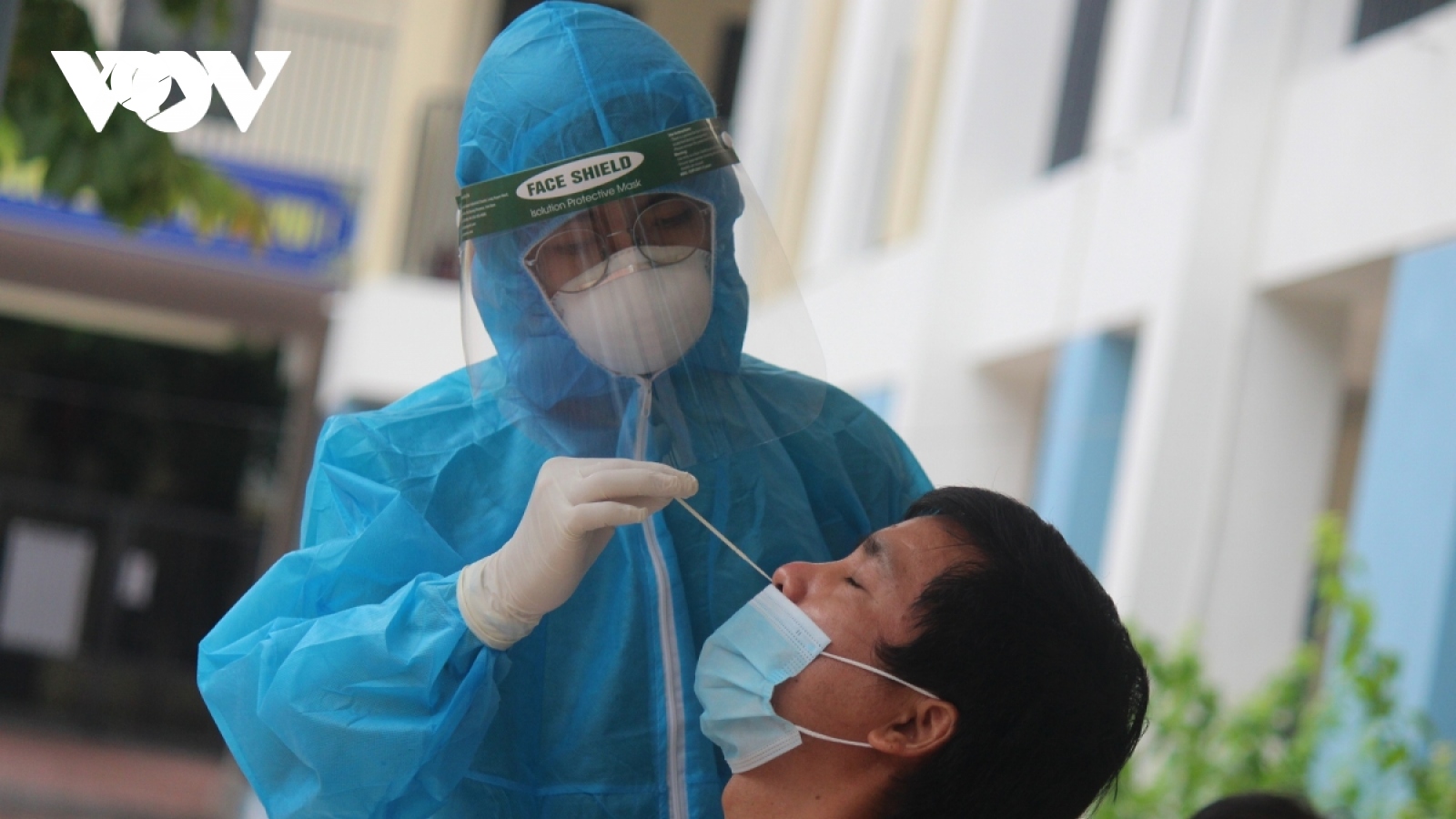 Lực lượng y tế tăng cường hỗ trợ Hà Nội: "Mệnh lệnh từ trái tim, chúng tôi luôn sẵn sàng" 
