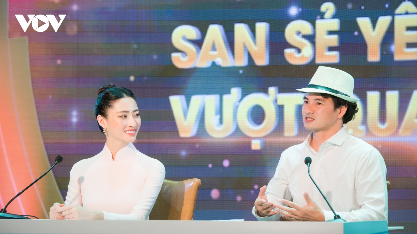 Xuân Bắc cùng Hoa hậu Lương Thùy Linh làm MC chương trình "Cháy lên" lần 5