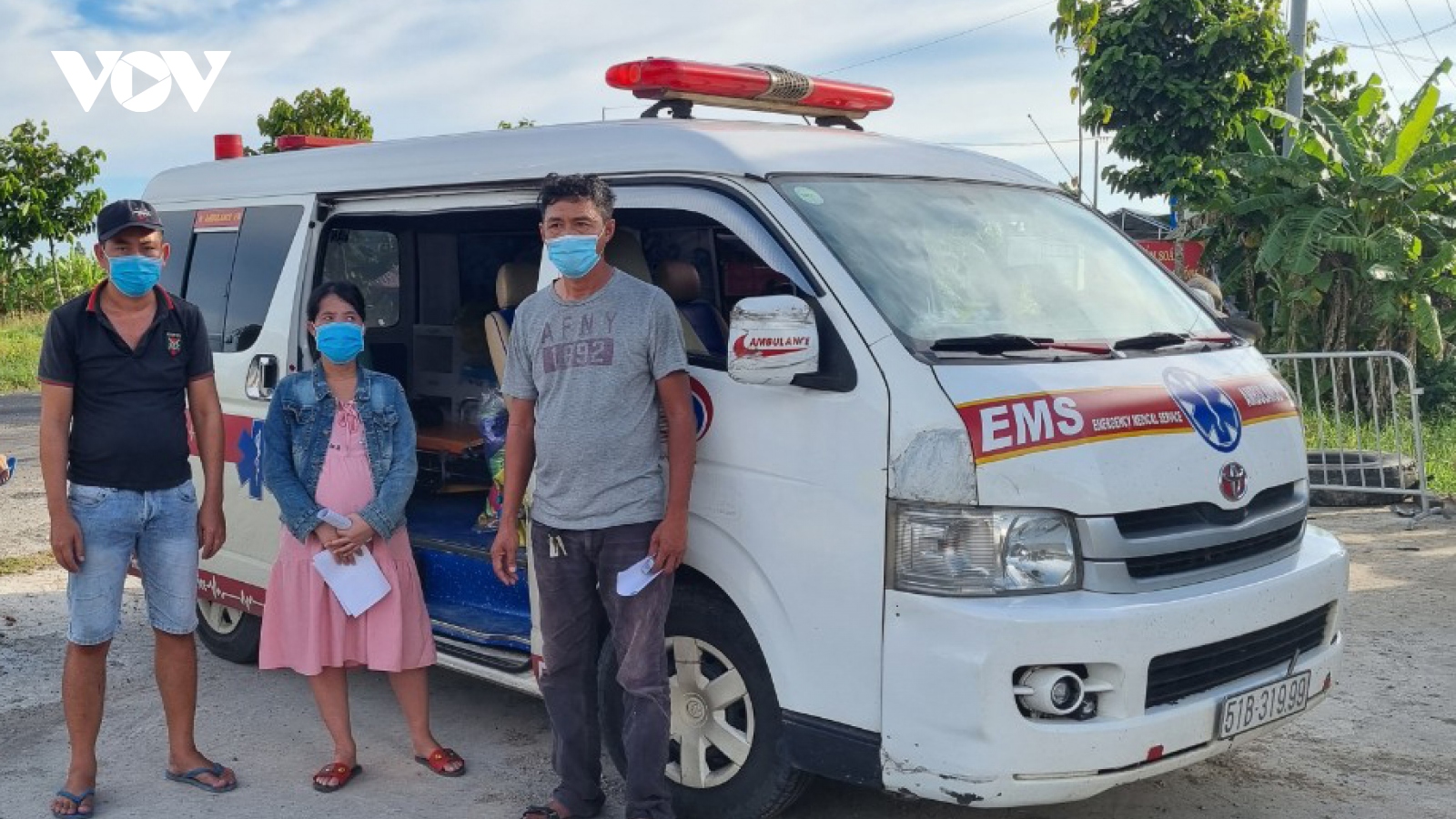 Kiên Giang phát hiện 2 xe cứu thương tư nhân chở người từ vùng dịch về quê