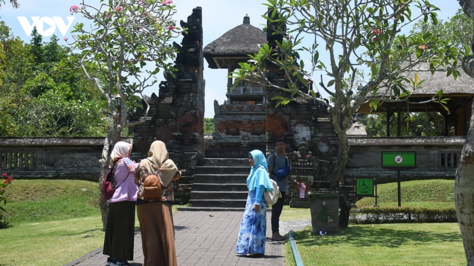 Mở cửa cho du khách từ 18 nước, Indonesia yêu cầu bảo hiểm Covid-19 trị giá 100.000 USD