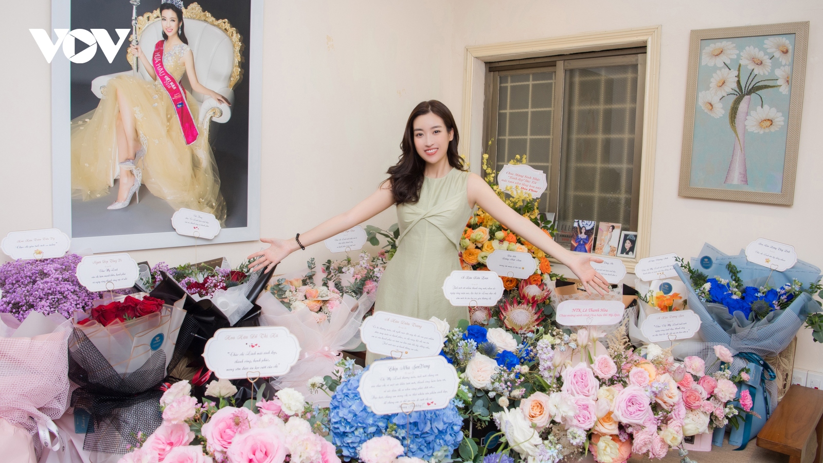 Đỗ Mỹ Linh được dàn Hoa Á hậu đình đám tổ chức sinh nhật bất ngờ từ xa