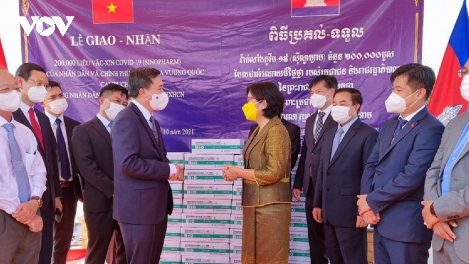 Campuchia chính thức trao tặng Việt Nam 200.000 liều vaccine ngừa Covid-19