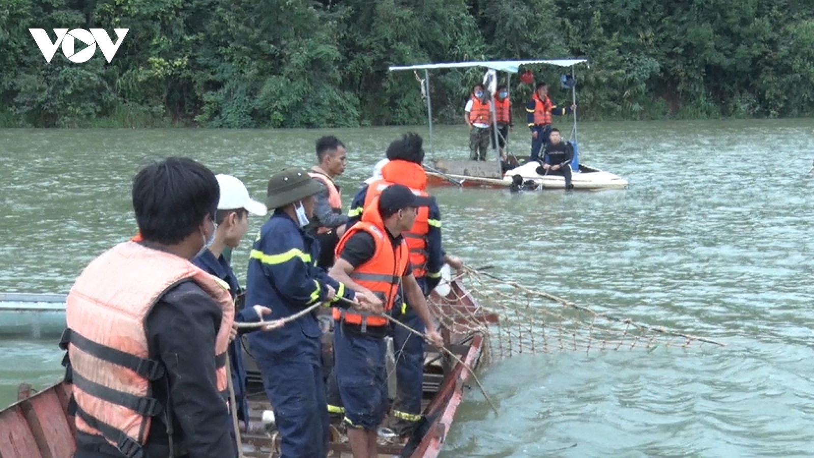 Tìm thấy thi thể 2 nạn nhân vụ lật thuyền ở lòng hồ thủy điện Plei Krông