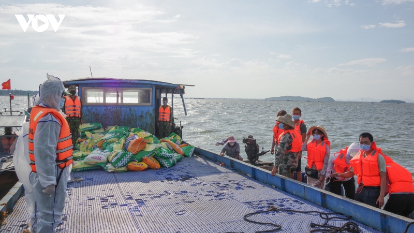 Quảng Ninh bàn giao phương tiện bị trôi trên biển cho ngư dân Trung Quốc