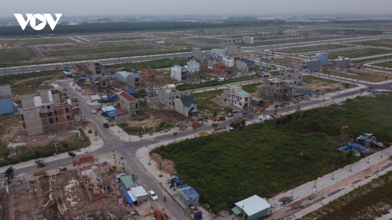 Nhộn nhịp xây cất nhà tại khu tái định cư sân bay Long Thành