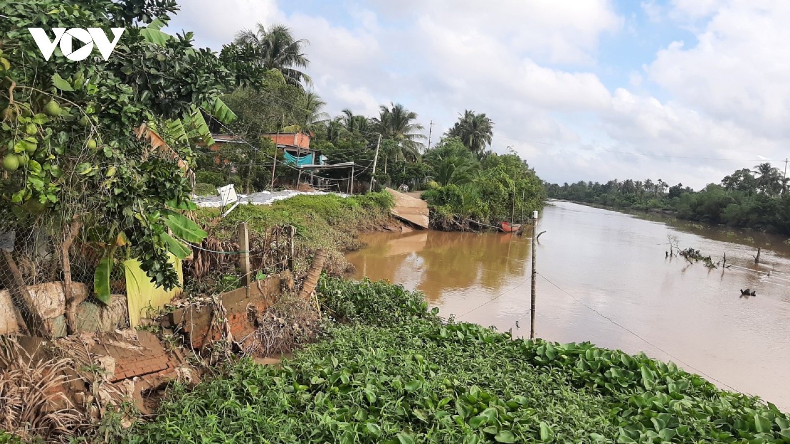 Nỗi lo sạt lở ven sông, rạch vào mùa mưa bão tại tỉnh Tiền Giang
