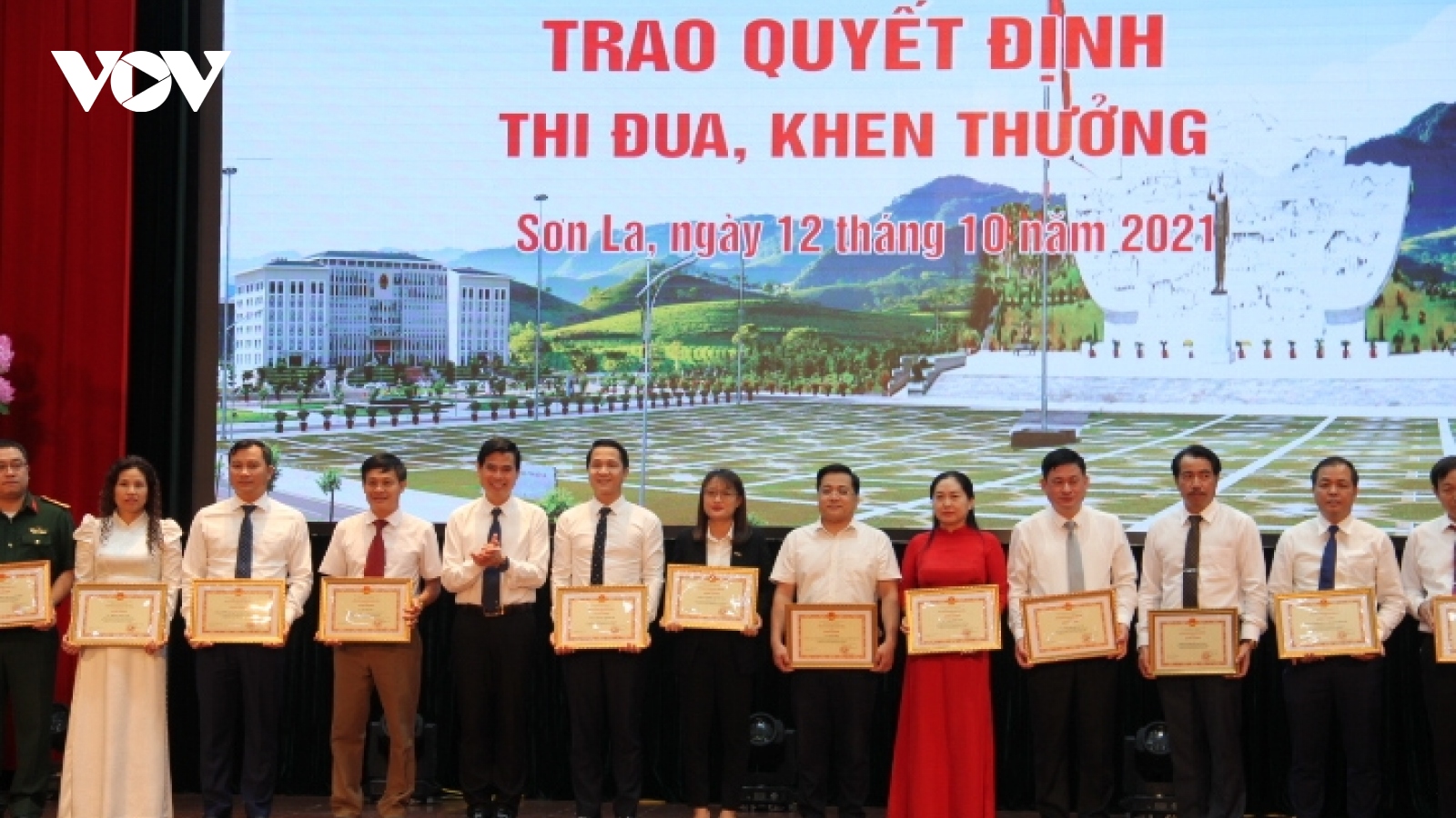Sơn La trao giấy chứng nhận đầu tư cho 11 dự án, với tổng mức đầu tư hơn 6.000 tỷ đồng