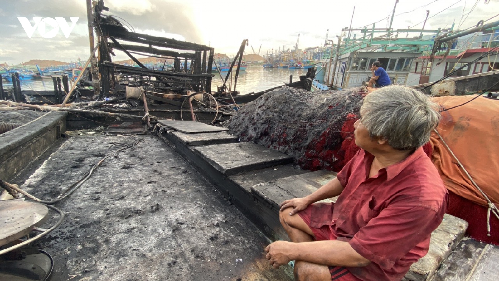 Nhiều tàu cá neo đậu ở Bình Định bị cháy trong trong đêm