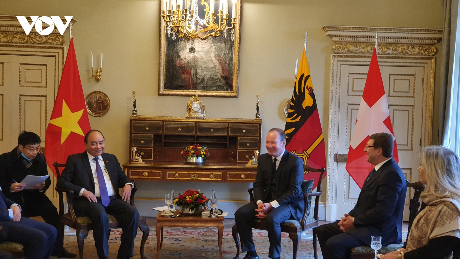 Chủ tịch nước Nguyễn Xuân Phúc gặp Thống đốc bang Geneva 