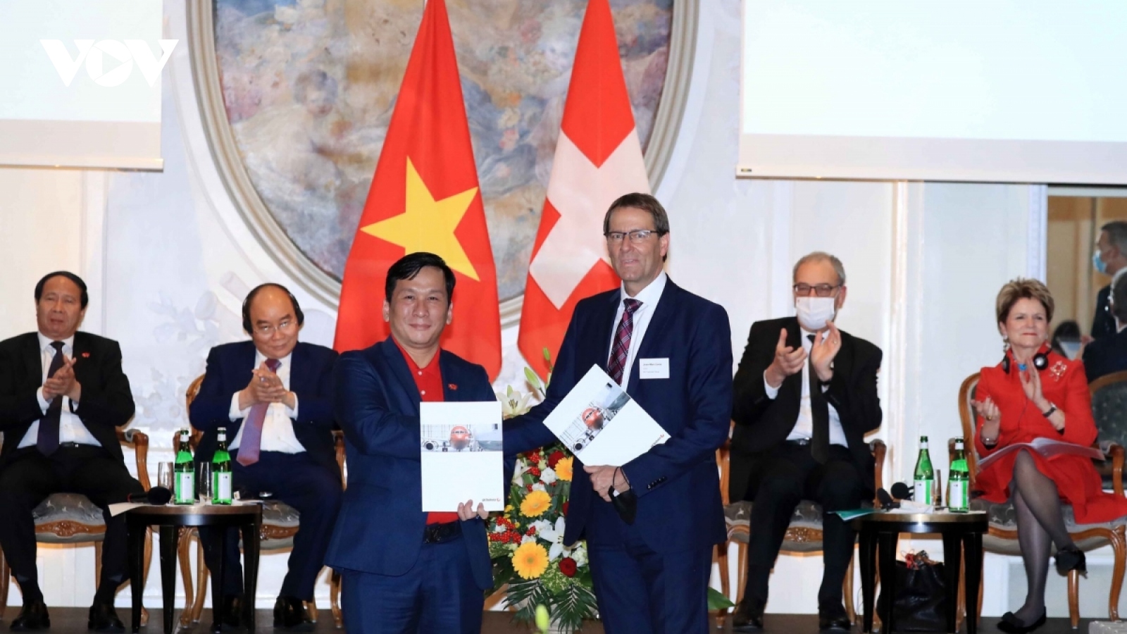 Chủ tịch nước Nguyễn Xuân Phúc tiếp một số doanh nghiệp hàng đầu Thụy Sỹ