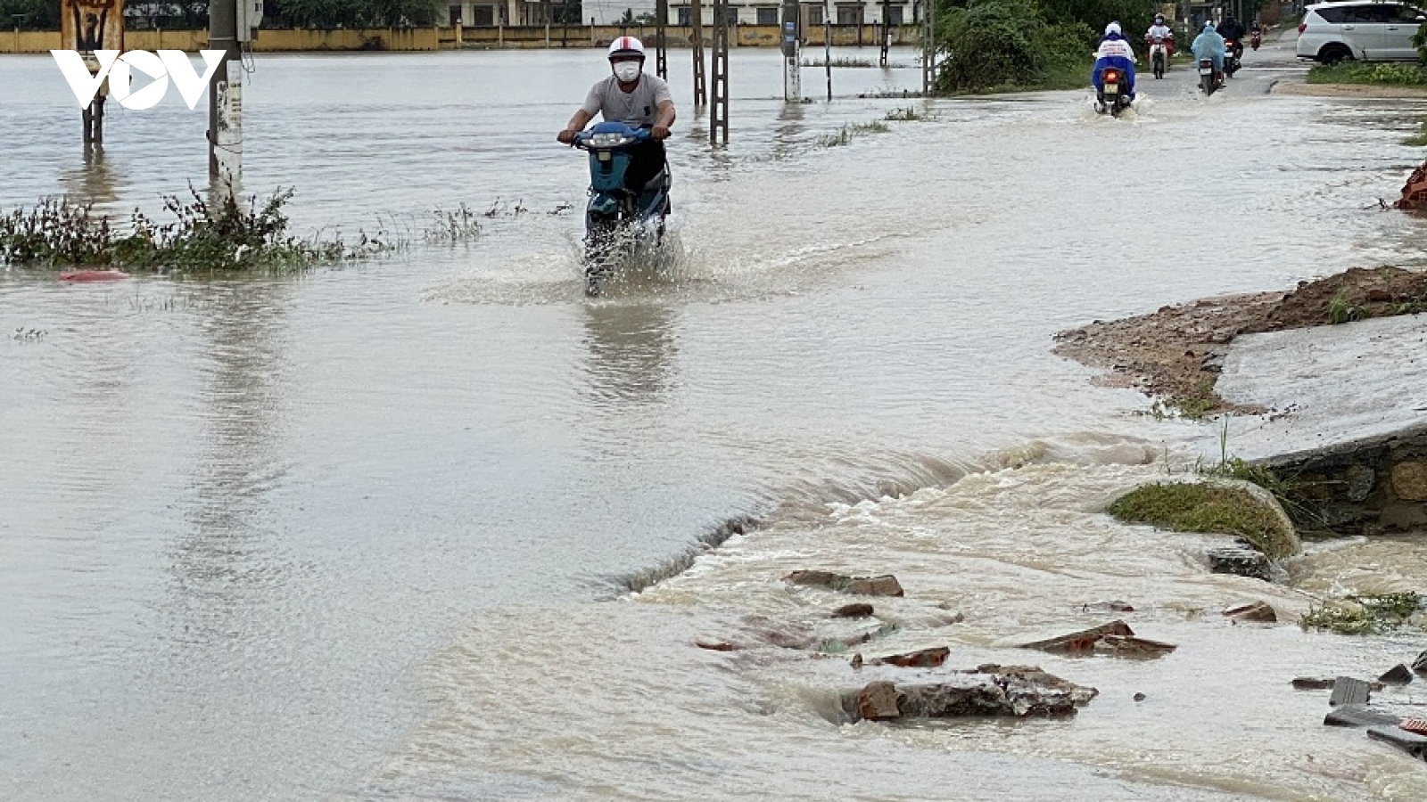 Mưa lớn gây ngập cục bộ ở nhiều nơi của tỉnh Ninh Thuận