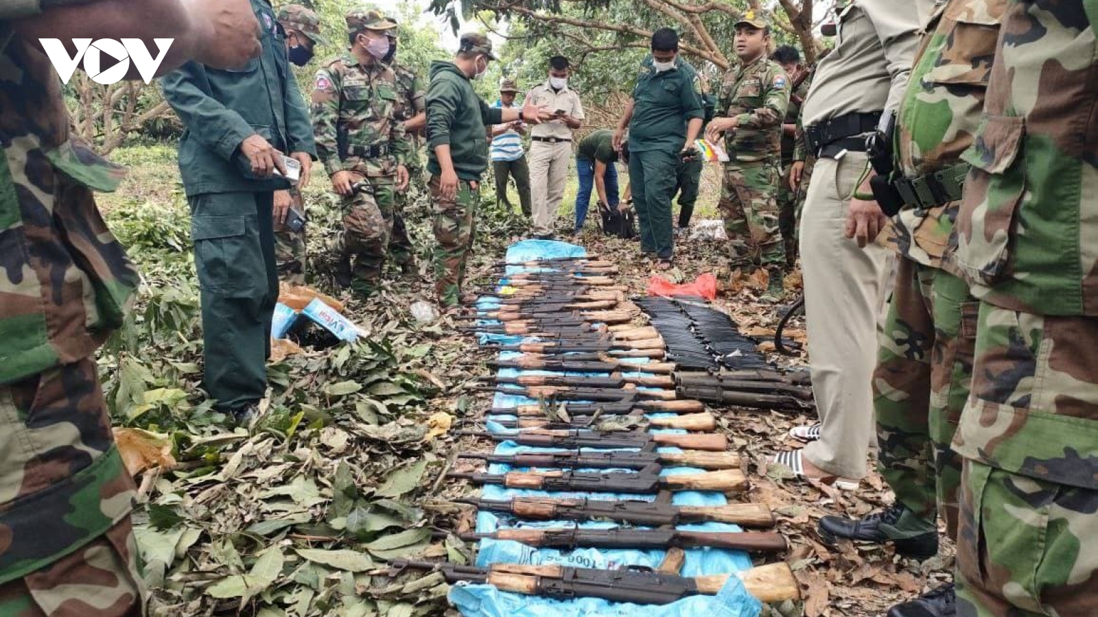 Campuchia phát hiện hơn 30 khẩu súng và nhiều đạn dược tại khu vực biên giới