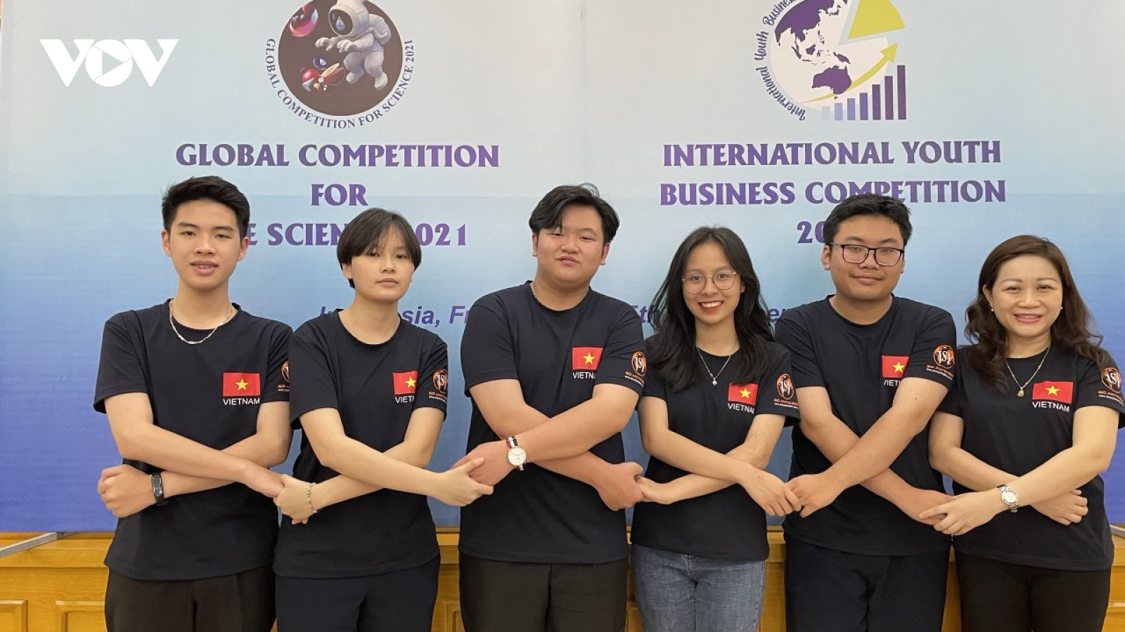 Học sinh Quảng Ninh đoạt giải GLOCOLIS 2021 với mô hình toán học dự đoán làn sóng Covid-19