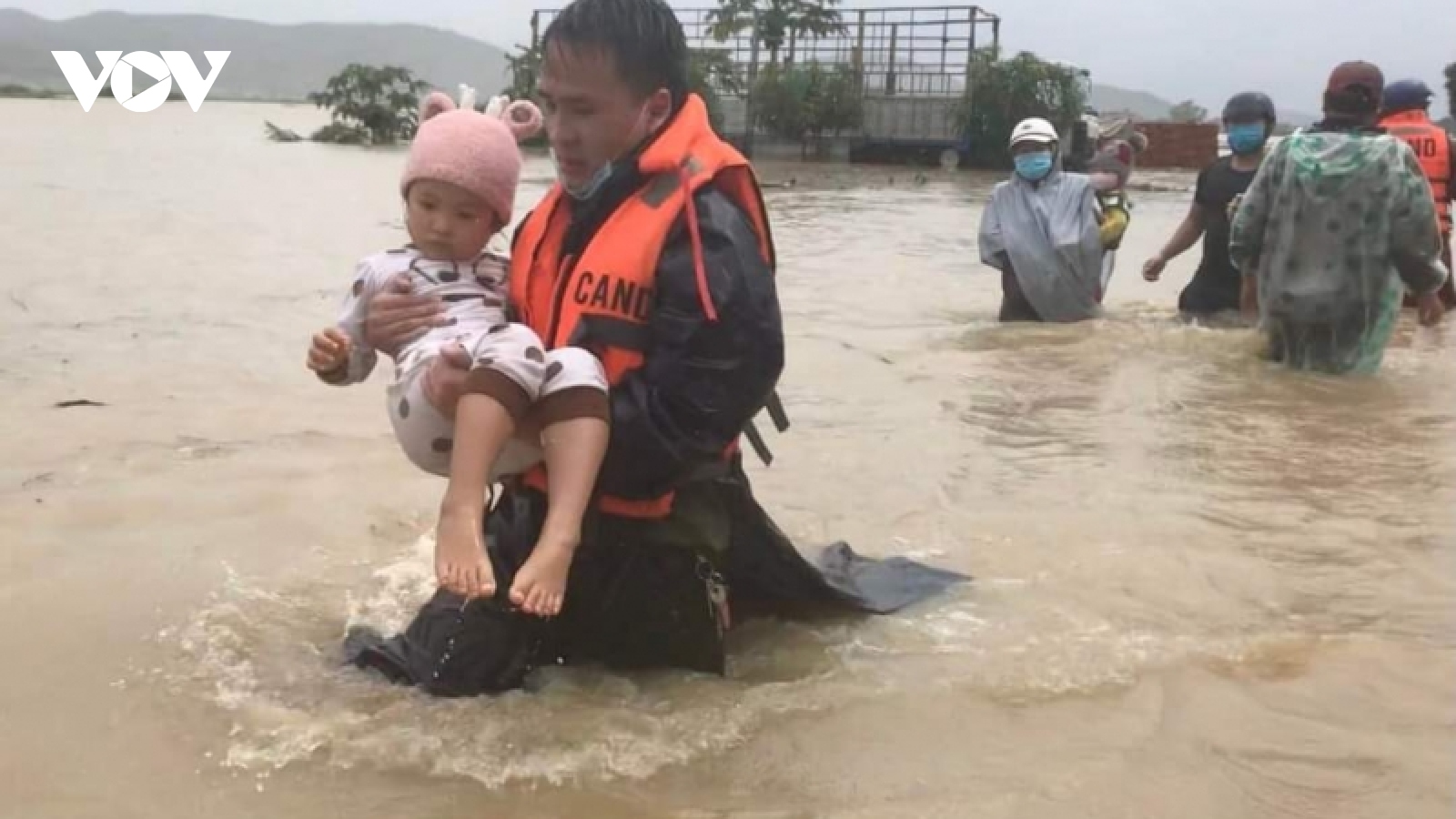 Phú Yên triển khai sơ tán khoảng 11.500 người tránh lũ
