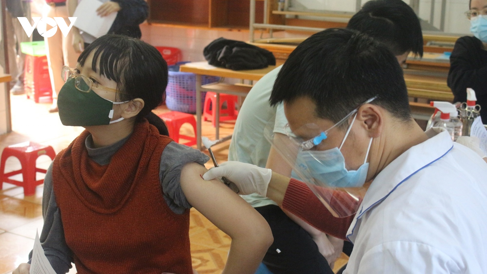 Ngày 27/11, Hà Nội có 272 F0 mới, hơn 38.000 trẻ em 14 tuổi tiêm vaccine