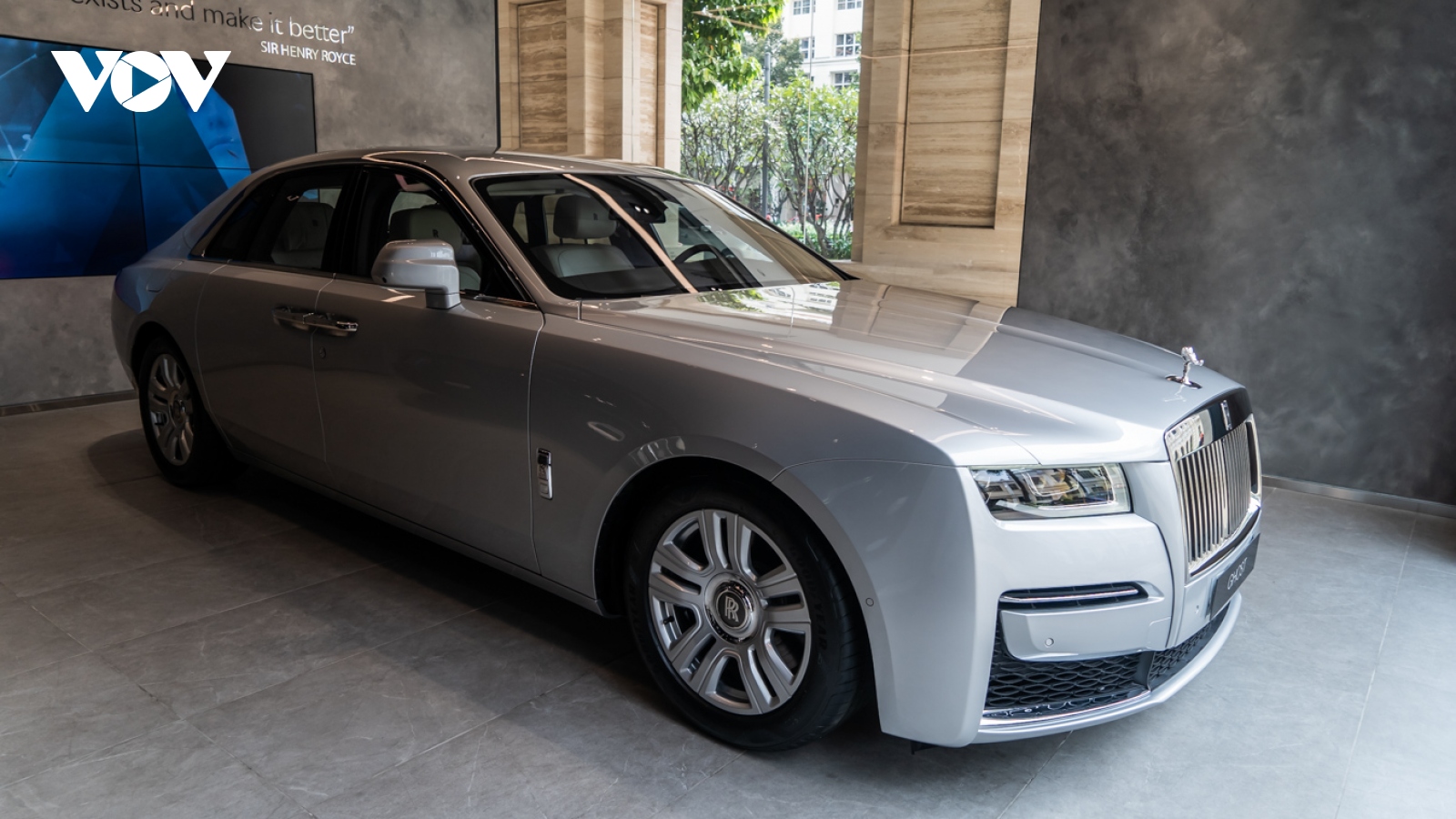 Cận cảnh Rolls-Royce Ghost thế hệ mới chính hãng đầu tiên tại Việt Nam