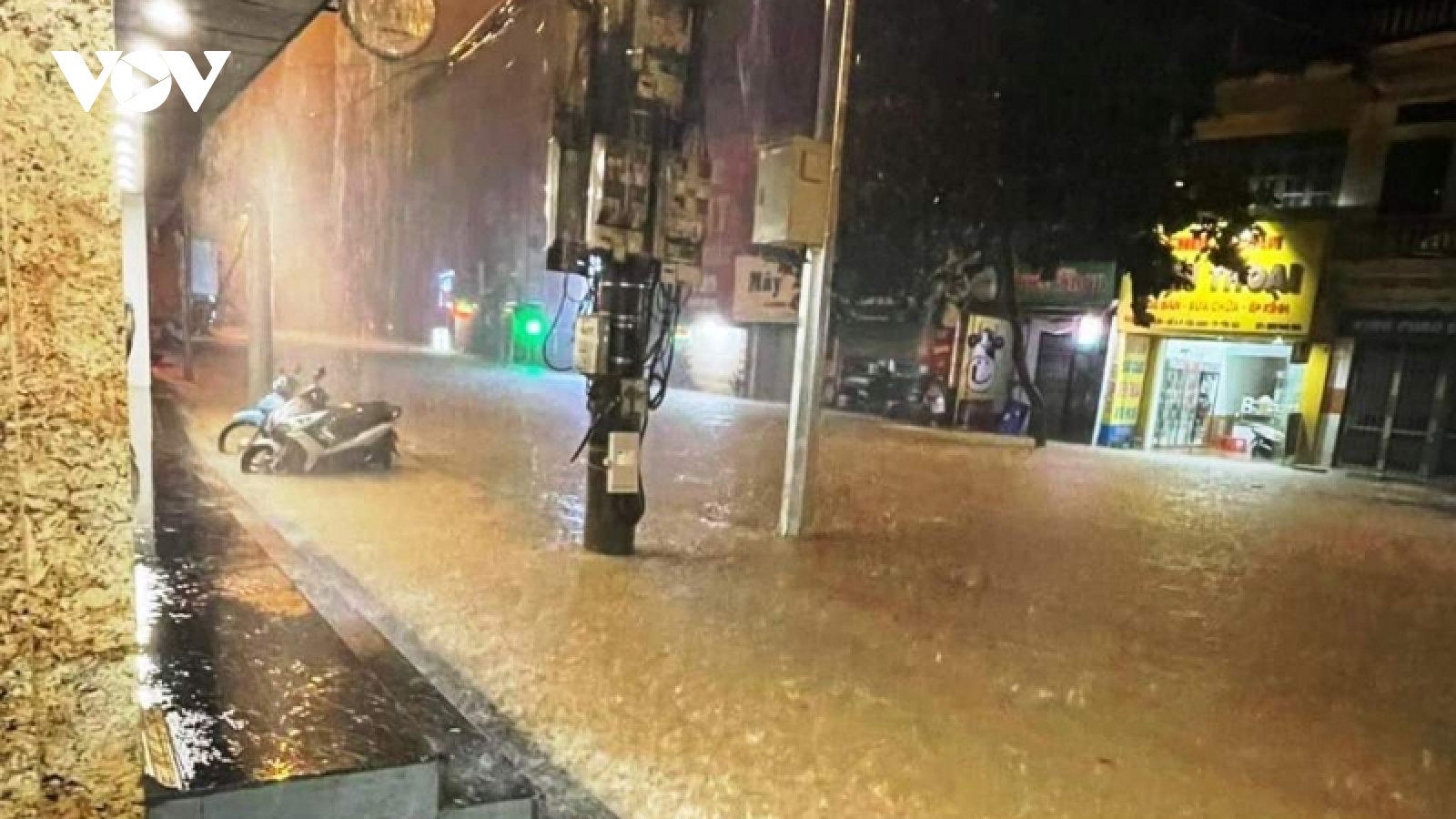 100 ngôi nhà ở Yên Bái bị ngập do mưa lớn