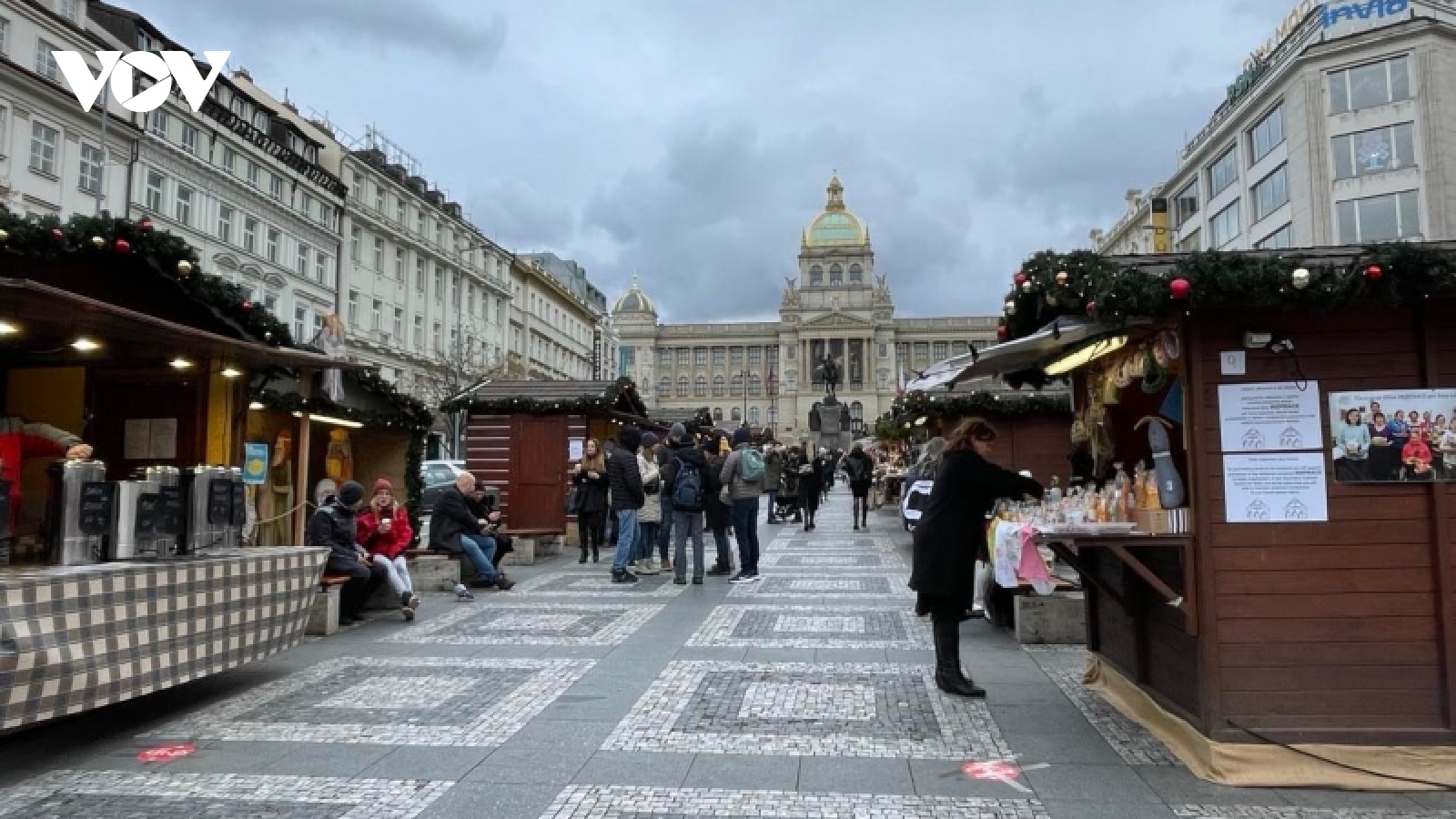 Ảm đạm các chợ giáng sinh ở Praha