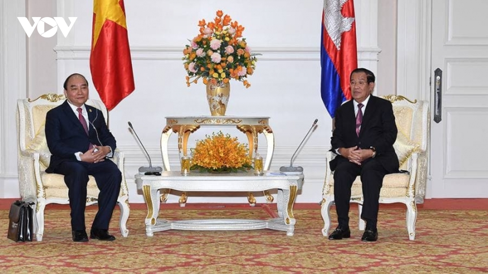 Chủ tịch nước Nguyễn Xuân Phúc làm việc với Thủ tướng Campuchia Hun Sen