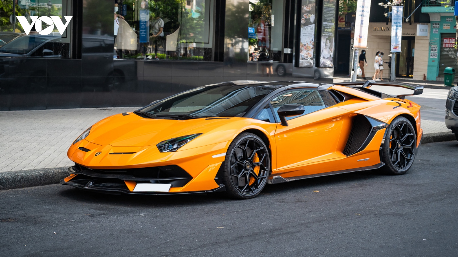 Ngắm siêu bò Lamborghini Aventador SVJ Roadster giá hơn 60 tỷ đồng tại Việt Nam