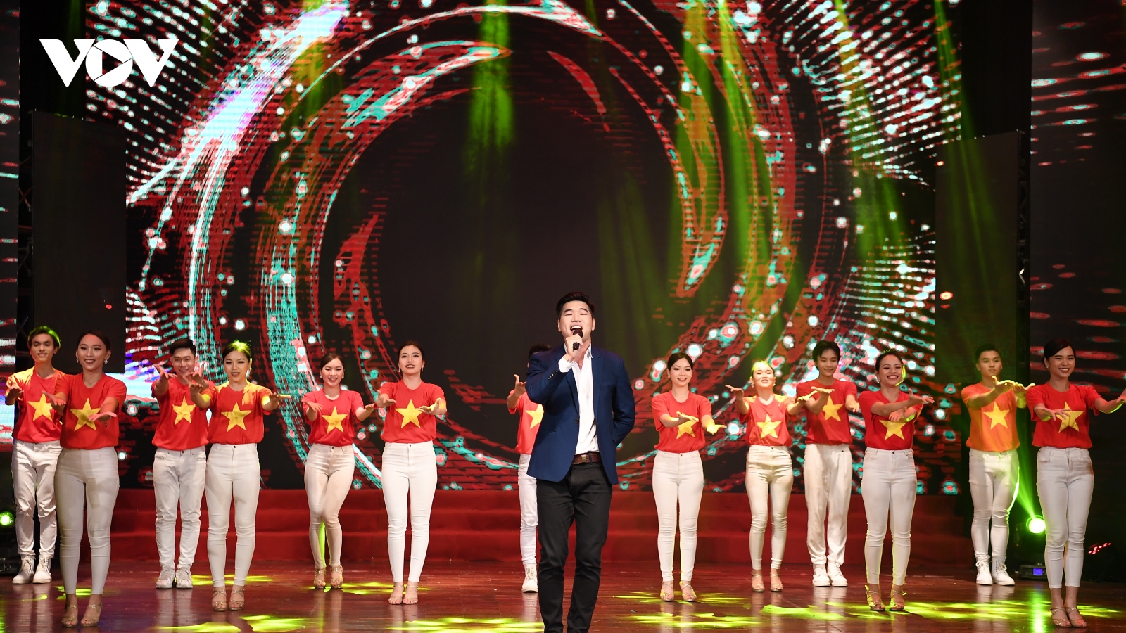 Đêm công diễn các ca khúc xuất sắc nhất của cuộc thi "Hát lên Việt Nam"