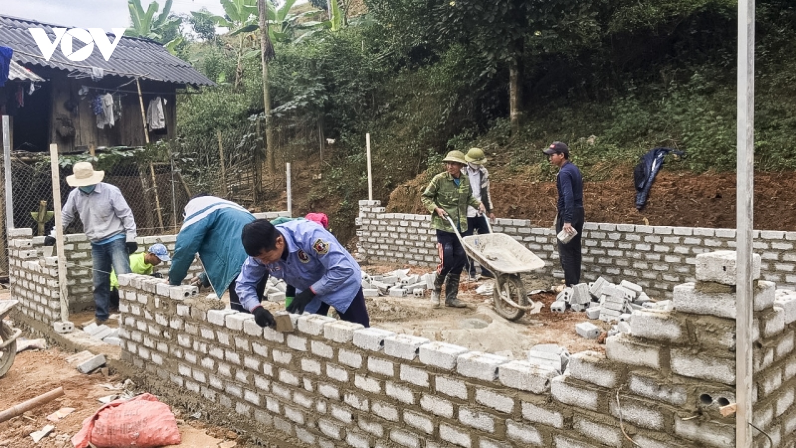Dồn sức hoàn thiện 1.000 nhà ở cho hộ nghèo ở Điện Biên Đông trước Tết Nguyên đán