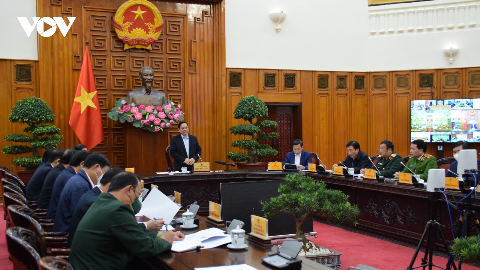 Thủ tướng họp trực tuyến với 8 tỉnh về công tác phòng, chống, khắc phục hậu quả mưa lũ