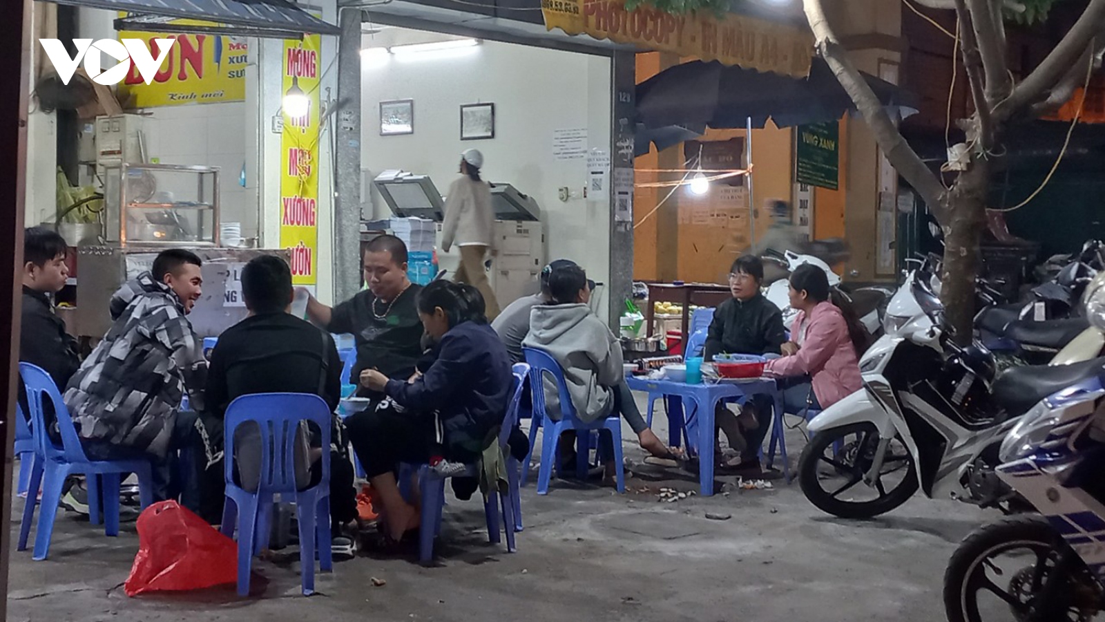 Nhan nhản nhà hàng, quán ăn ở Hà Nội vi phạm công tác phòng chống dịch