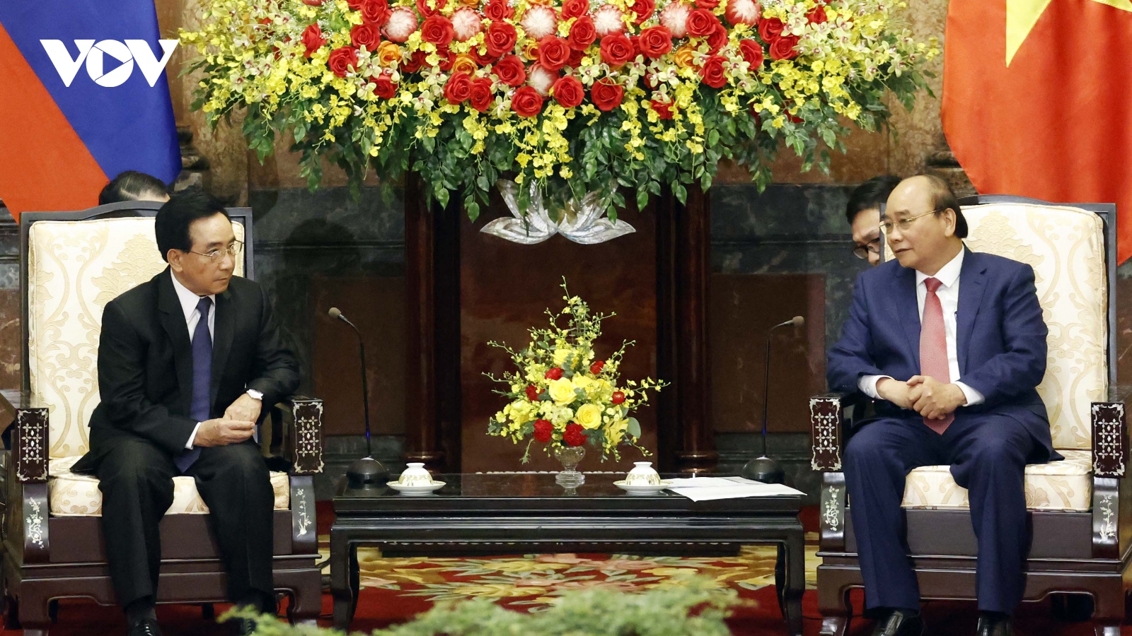 Chủ tịch nước Nguyễn Xuân Phúc tiếp Thủ tướng Lào Phankham Viphavanh