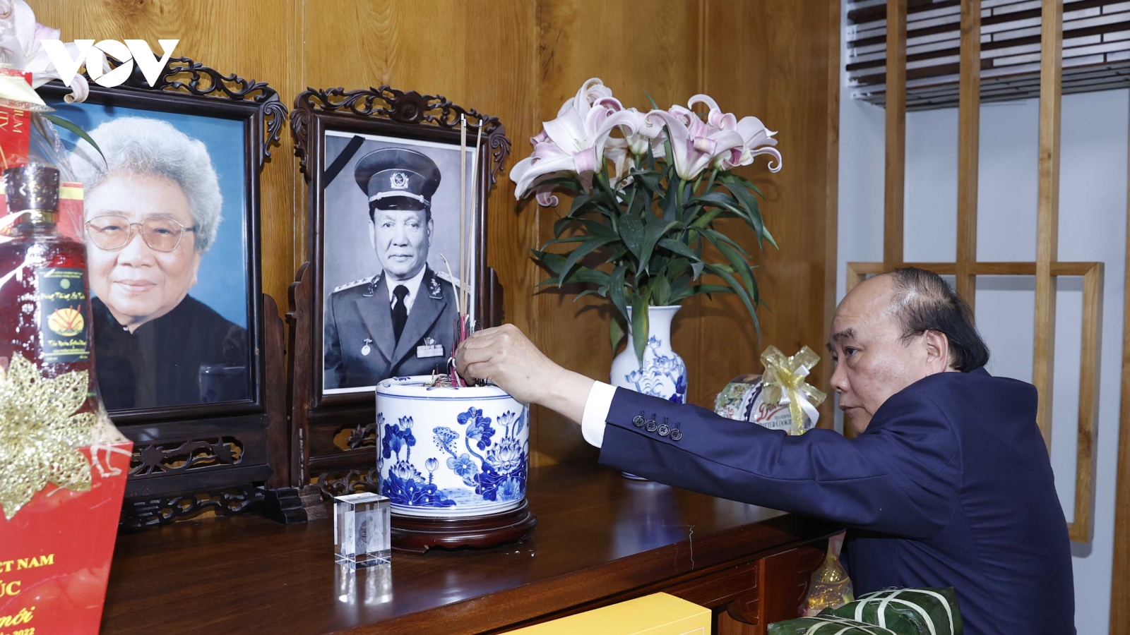 Chủ tịch nước Nguyễn Xuân Phúc dâng hương lãnh đạo Đảng, Nhà nước đã qua đời