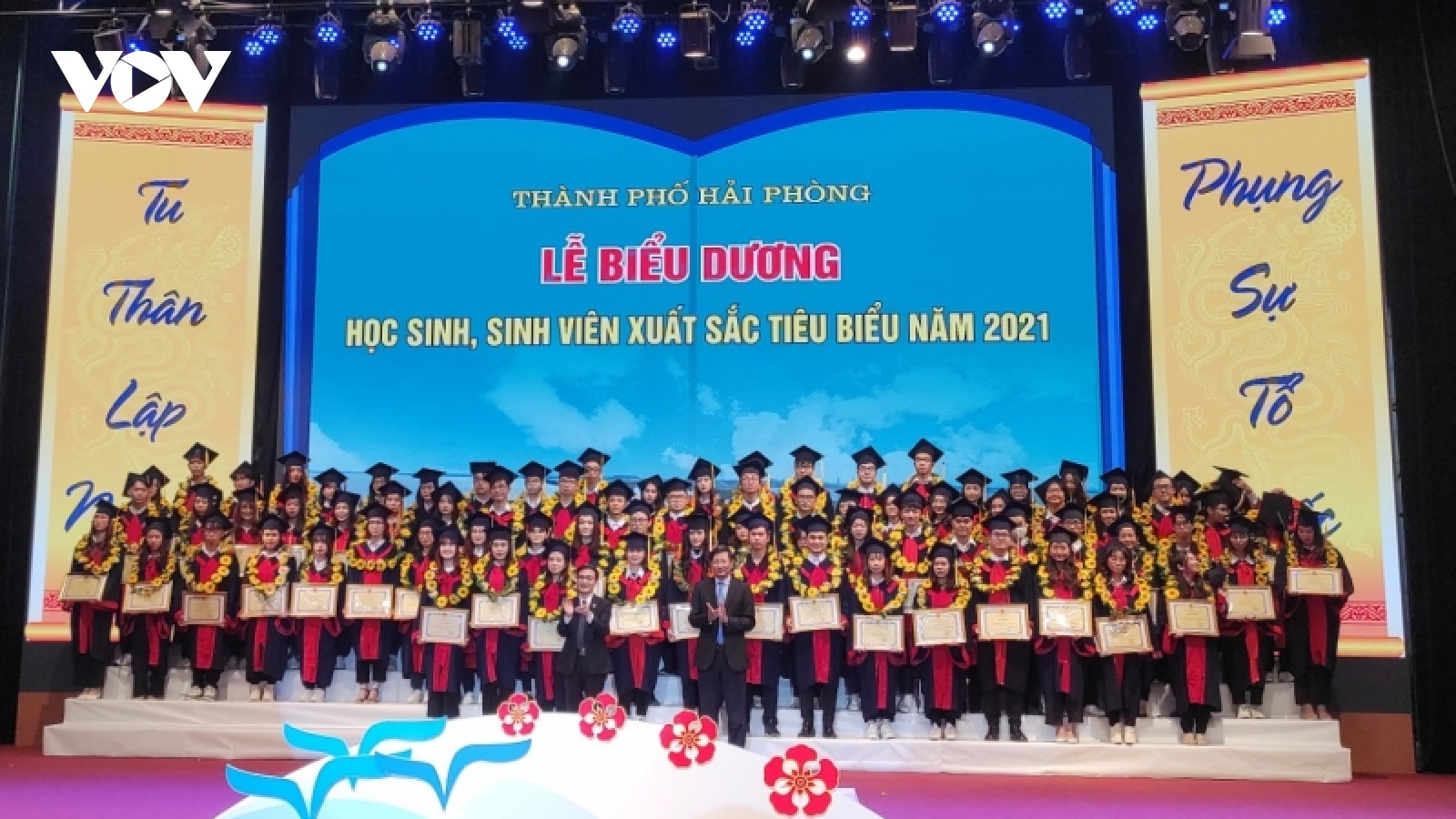 Hải Phòng dành 1,7 tỉ đồng khen thưởng học sinh, sinh viên tiêu biểu