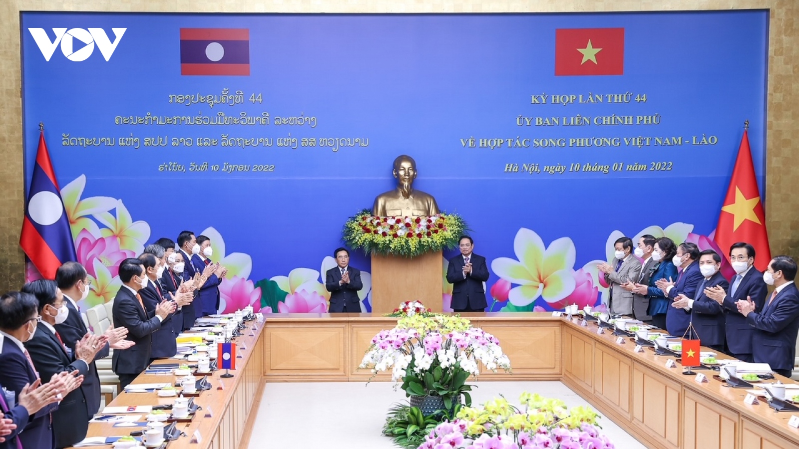 Thủ tướng Việt Nam và Lào chứng kiến lễ ký kết 9 văn kiện hợp tác giữa hai nước 