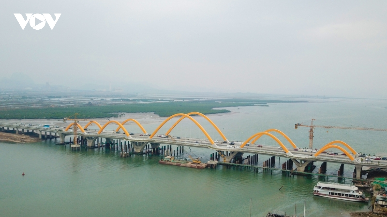 Quảng Ninh đưa vào sử dụng 2 công trình giao thông trọng điểm trong ngày đầu năm mới