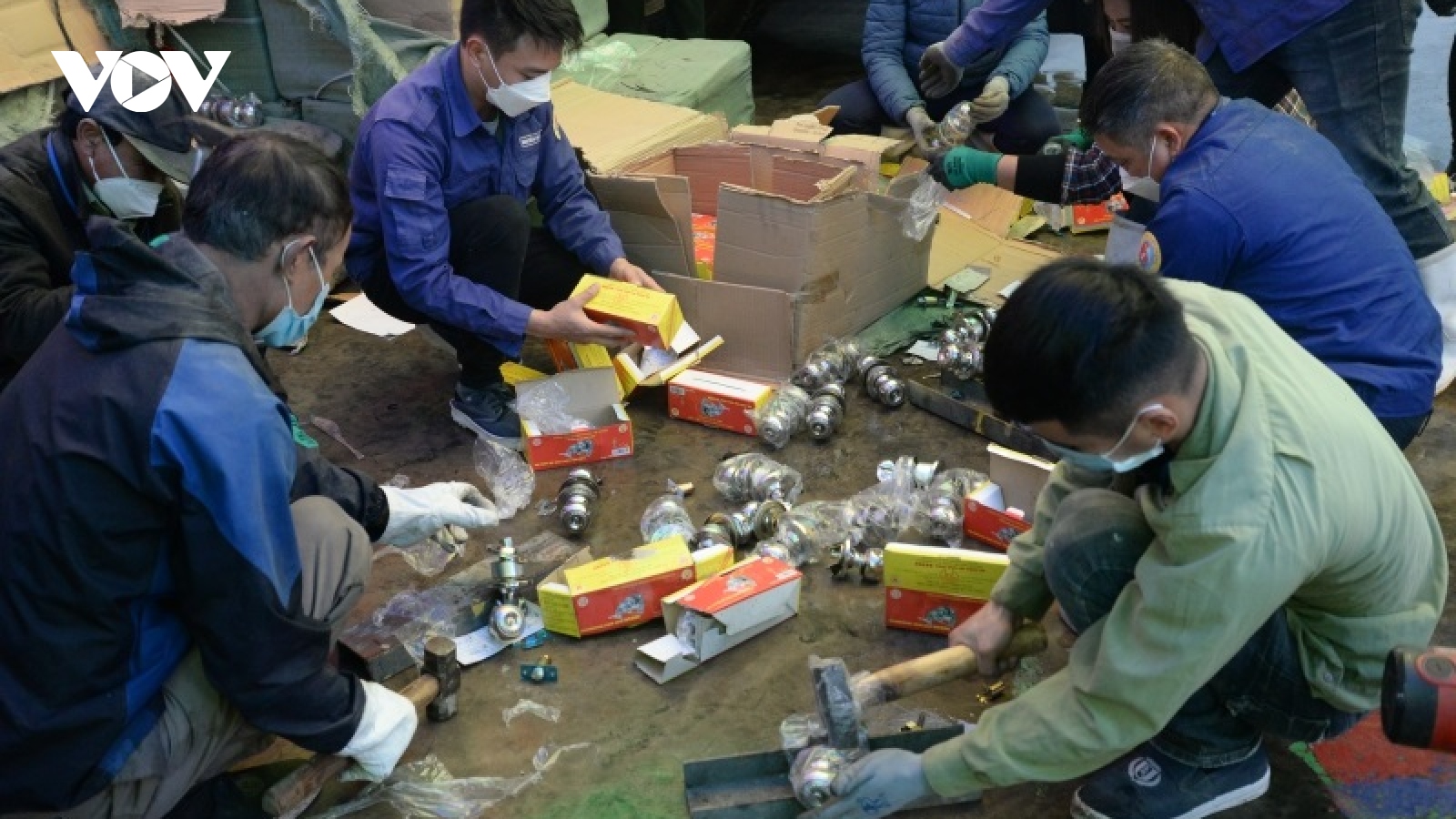 Quảng Ninh tiêu hủy hơn 18.000 sản phẩm gia dụng giả mạo nhãn hiệu