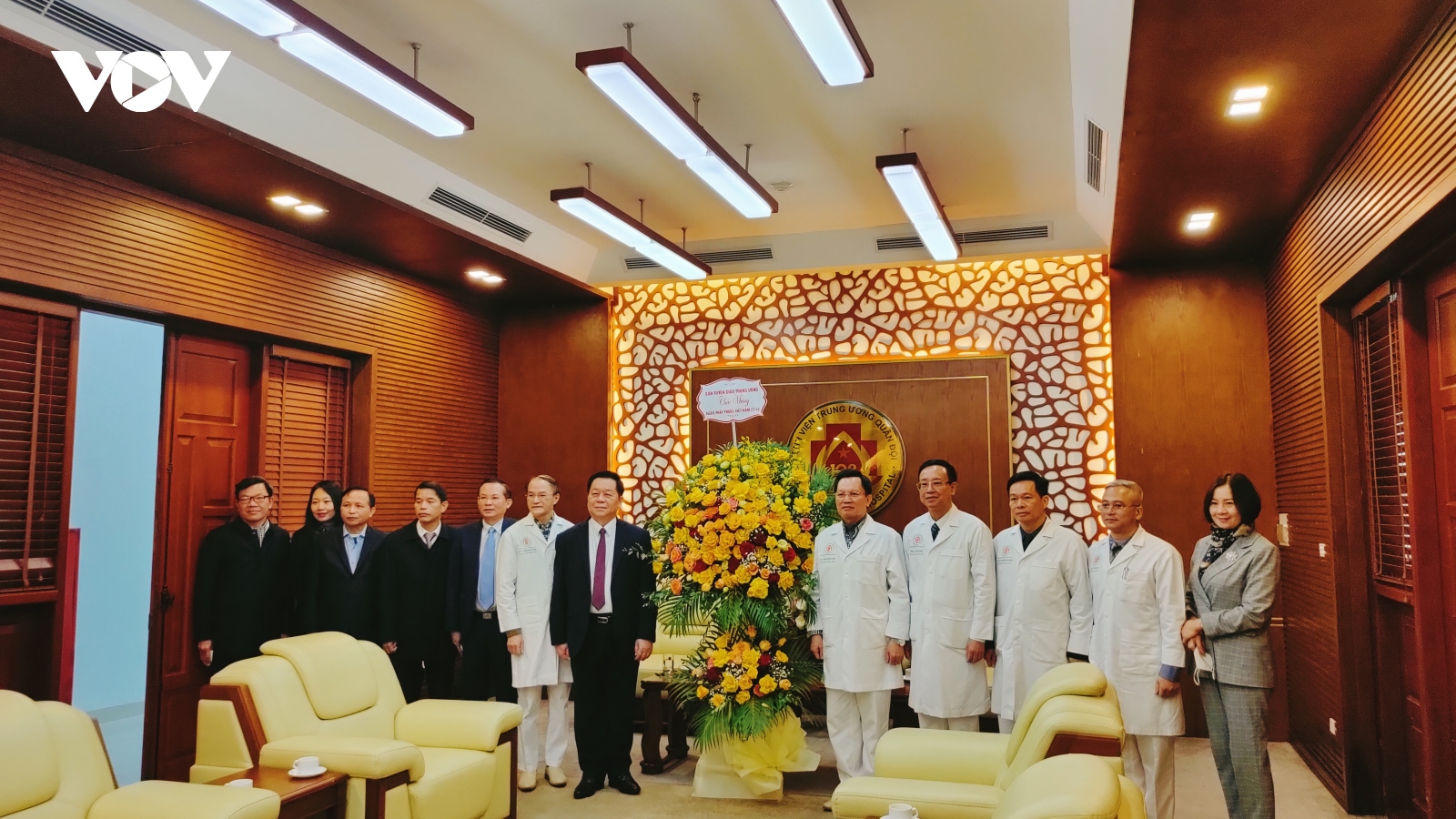 Trưởng Ban Tuyên giáo Trung ương thăm, động viên các y bác sĩ tại Hà Nội