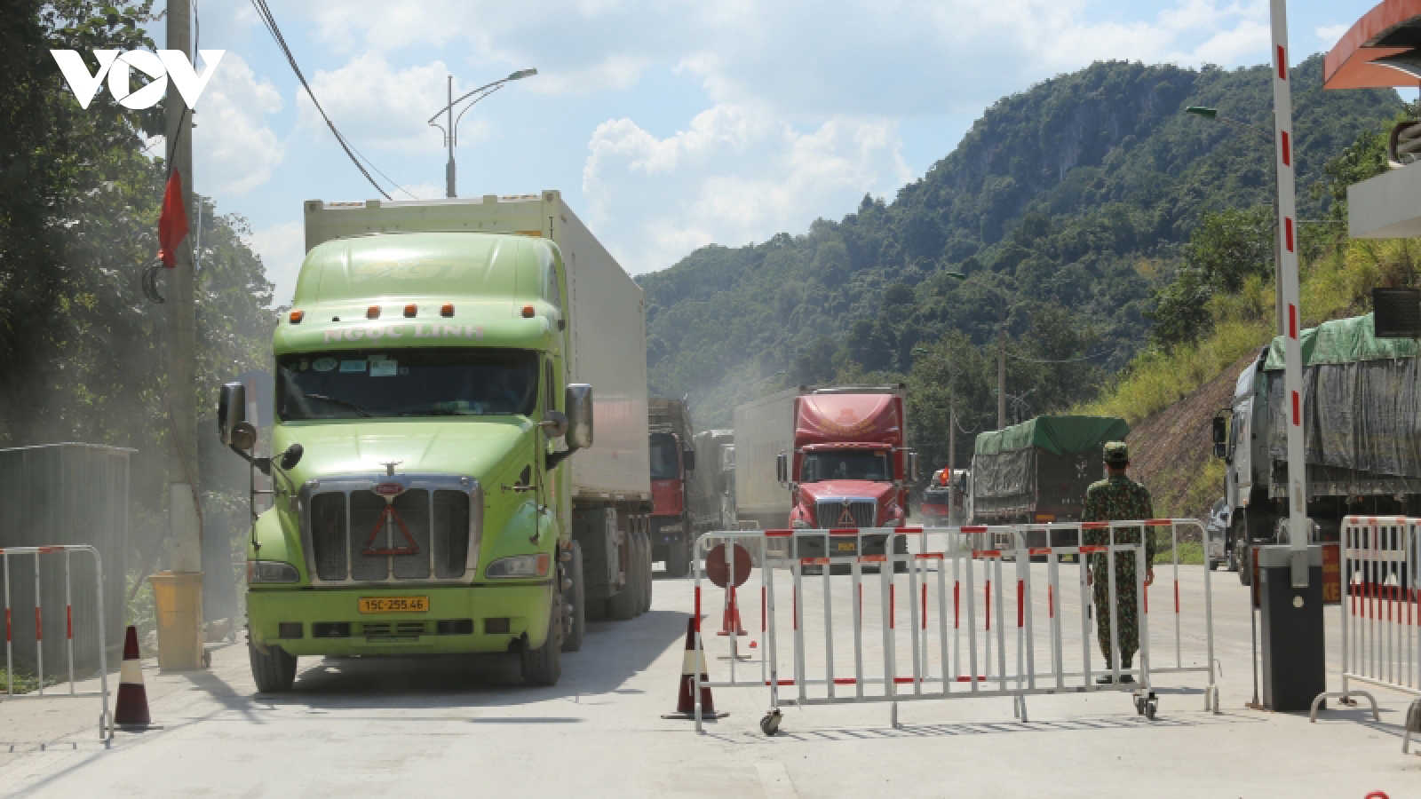 Bộ Công Thương cùng Lạng Sơn tìm cách tháo gỡ ùn tắc hàng hóa tại các cửa khẩu