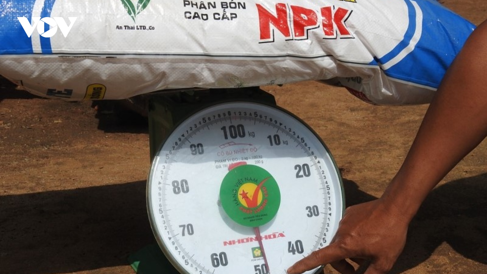 Phát hiện hàng loạt bao phân bón cao cấp sinh học An Thái NPK thiếu trọng lượng