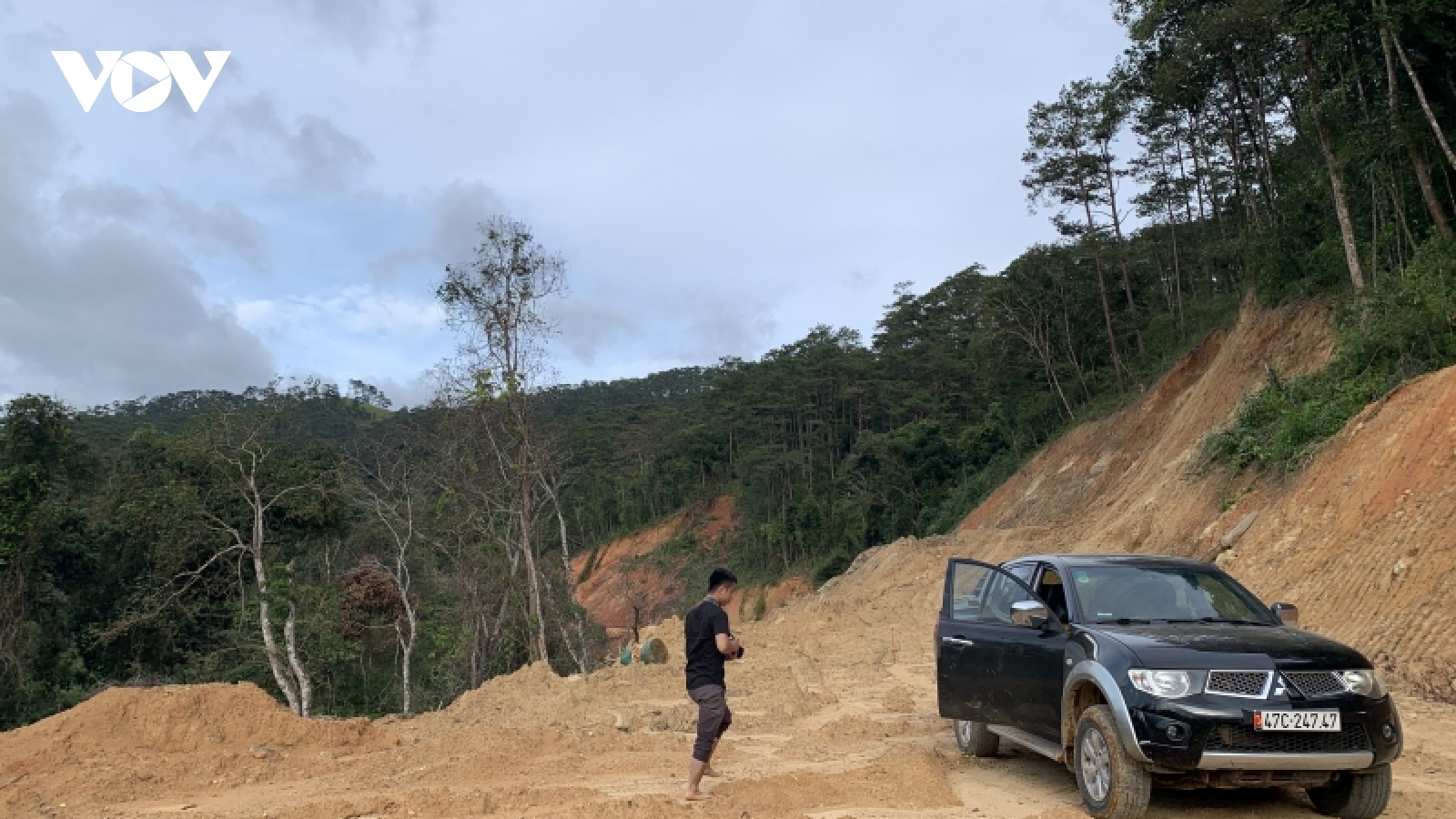 Vụ tự phá rừng làm đường: Đắk Lắk đề nghị đình chỉ thi công