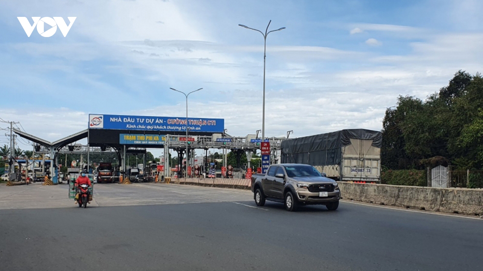 Dải phân cách trạm BOT đường tránh Biên Hòa “bít” lối quay đầu, dân than gánh phí hai lần