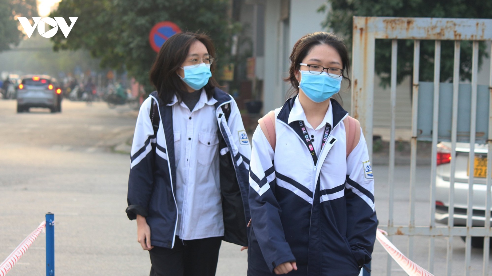 Nhiều trường tại Hà Nội "tắt" chế độ học trực tiếp, quay về trực tuyến
