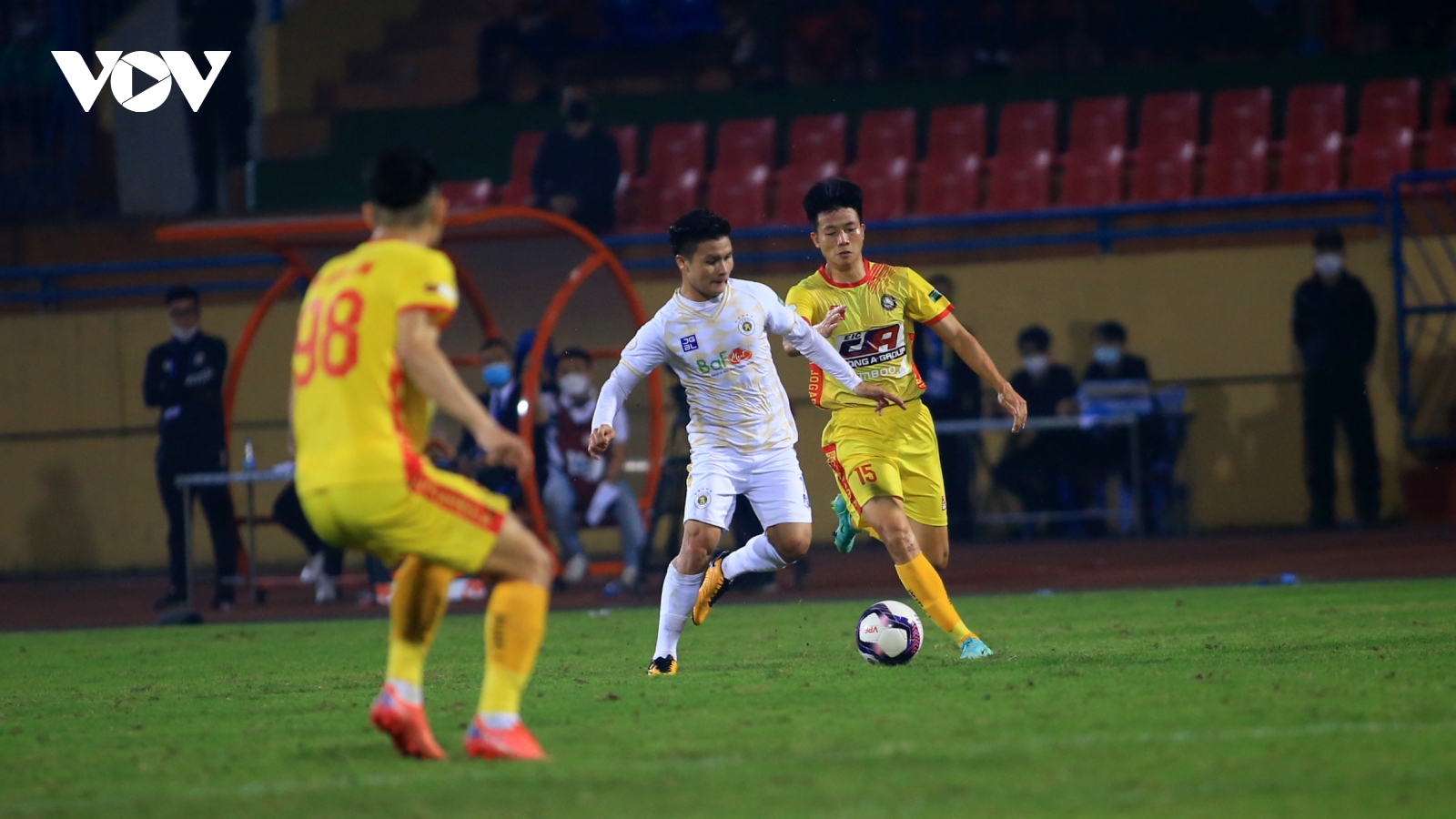 "Guồng quay" bóng đá Việt Nam trở lại đầu tháng 4/2022