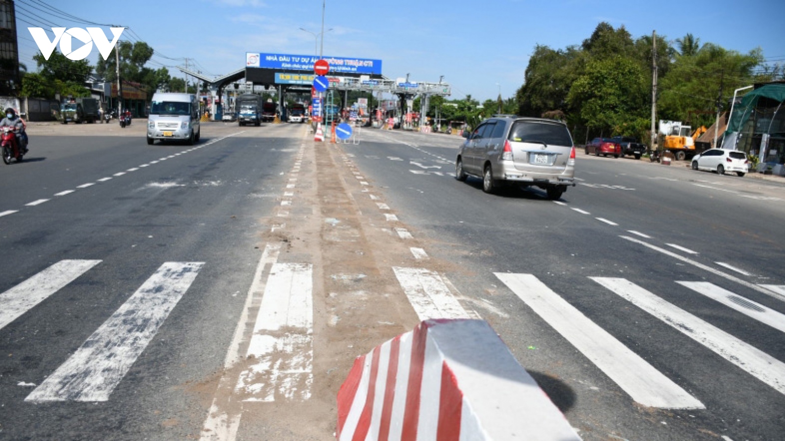 Trạm BOT đường tránh Biên Hòa mở dải phân cách để không “bít” lối quay đầu