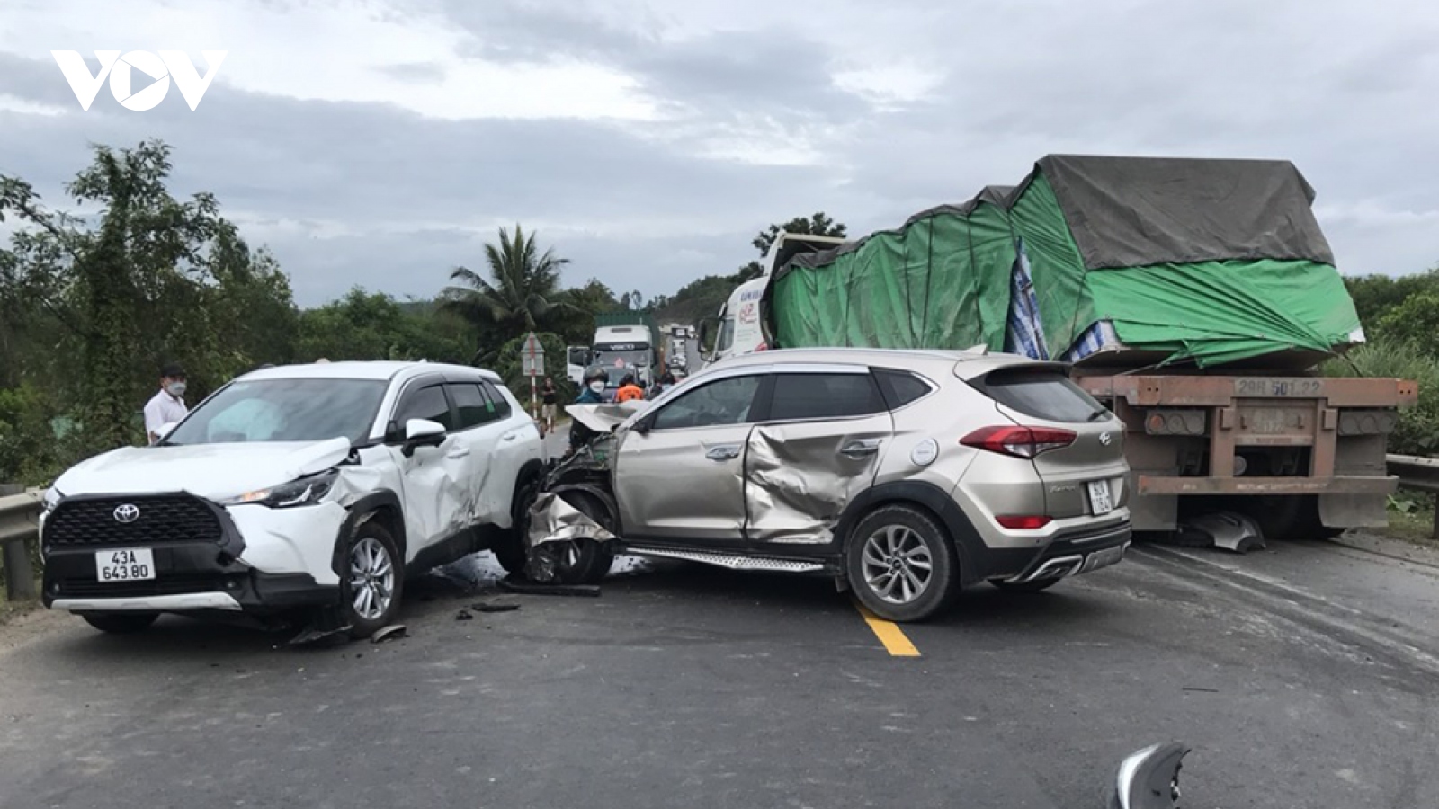 Tai nạn giao thông liên hoàn khiến 1 lái xe tử vong trên tuyến tránh Nam Hải Vân