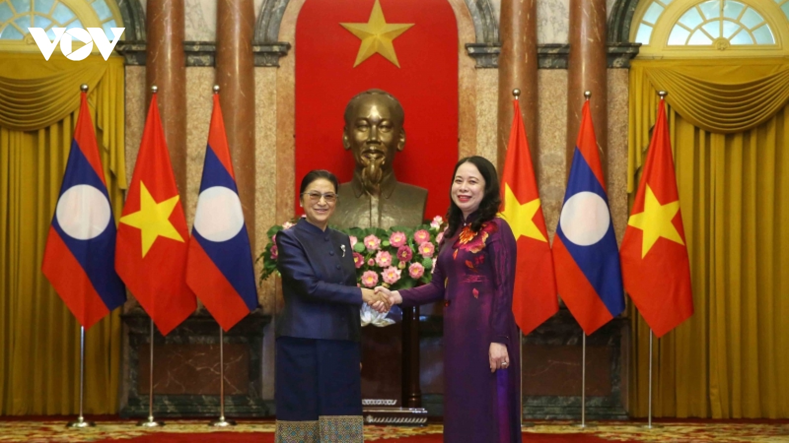 Phó Chủ tịch nước Việt Nam-Lào hội đàm về tăng cường hợp tác song phương