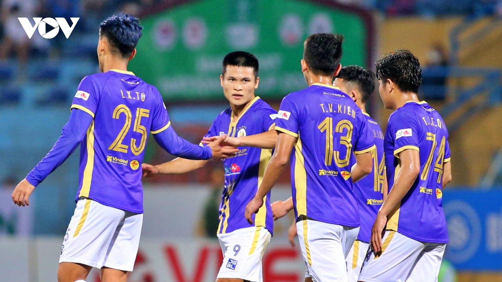 Tuấn Hải rực sáng, Hà Nội FC thắng đậm CAND trong ngày Quang Hải chia tay sân Hàng Đẫy