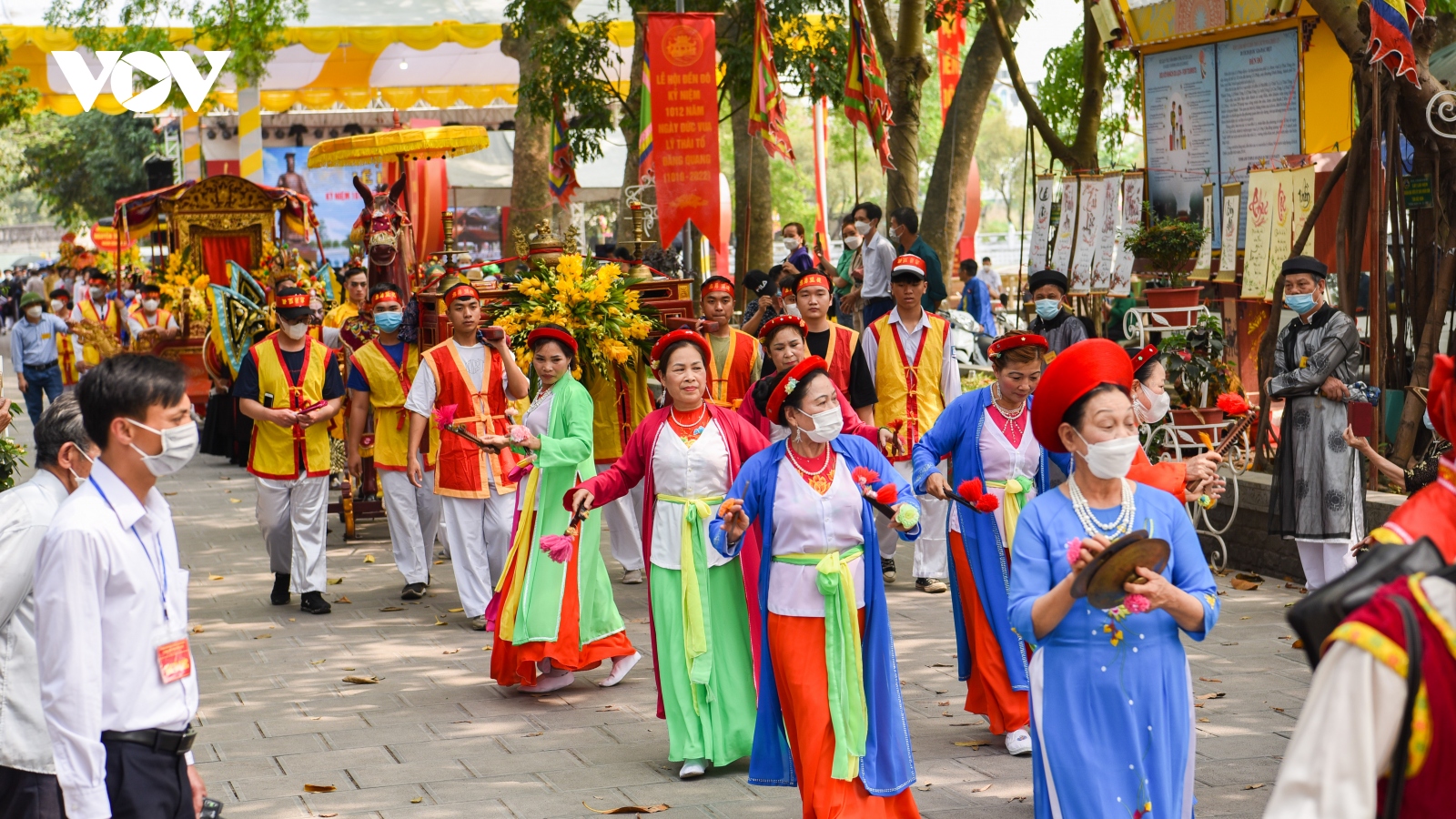 Hơn 600 người tham gia rước kiệu tại lễ hội đền Đô