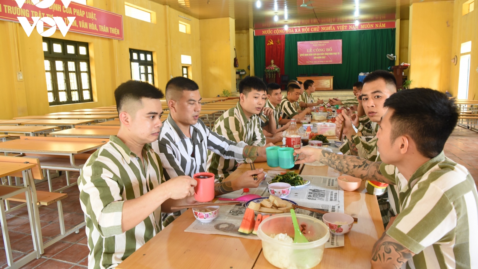 Bữa cơm đặc biệt ngày 30/4 của các phạm nhân Trại giam Vĩnh Quang