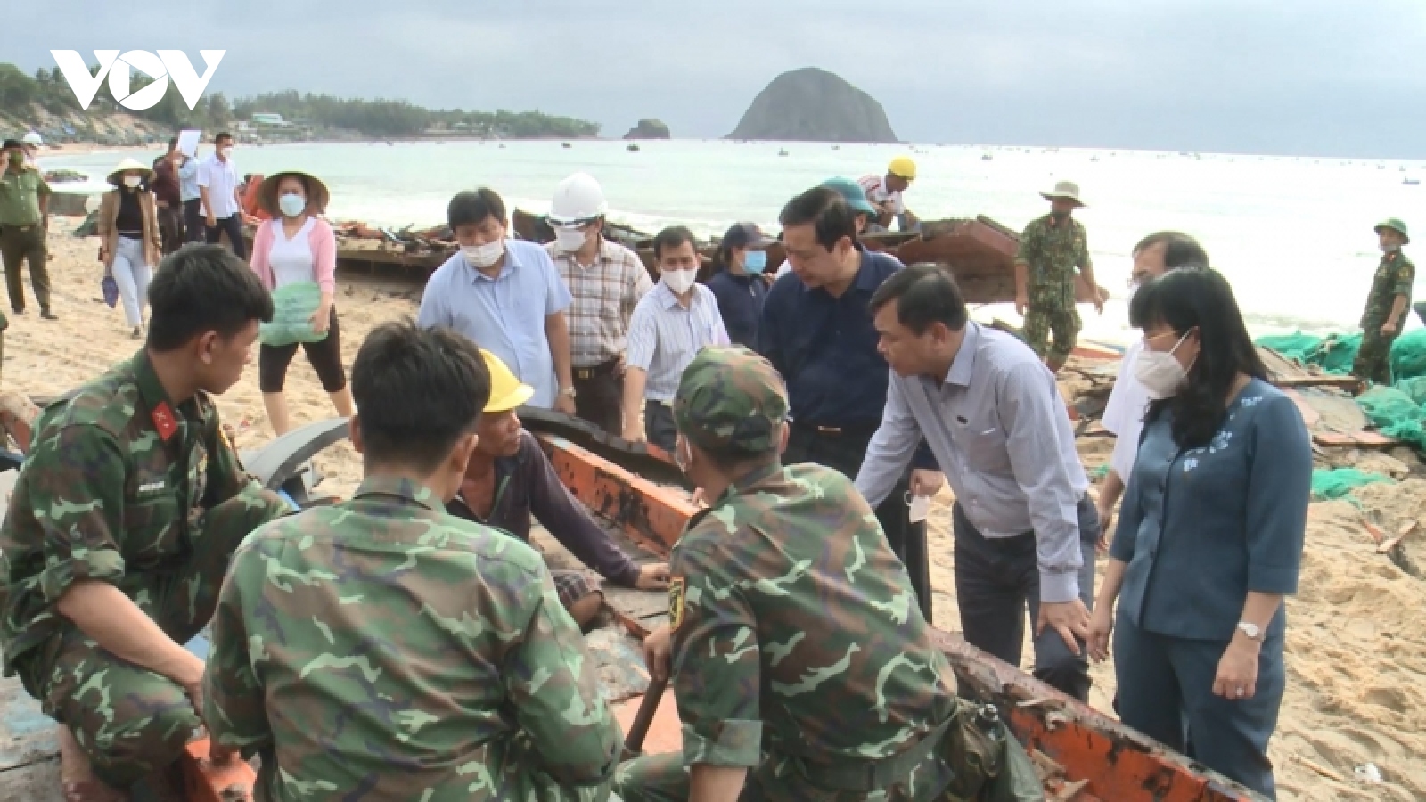 Thứ trưởng Nguyễn Hoàng Hiệp kiểm tra khắc phục hậu quả thiên tai tại Bình Định, Phú Yên