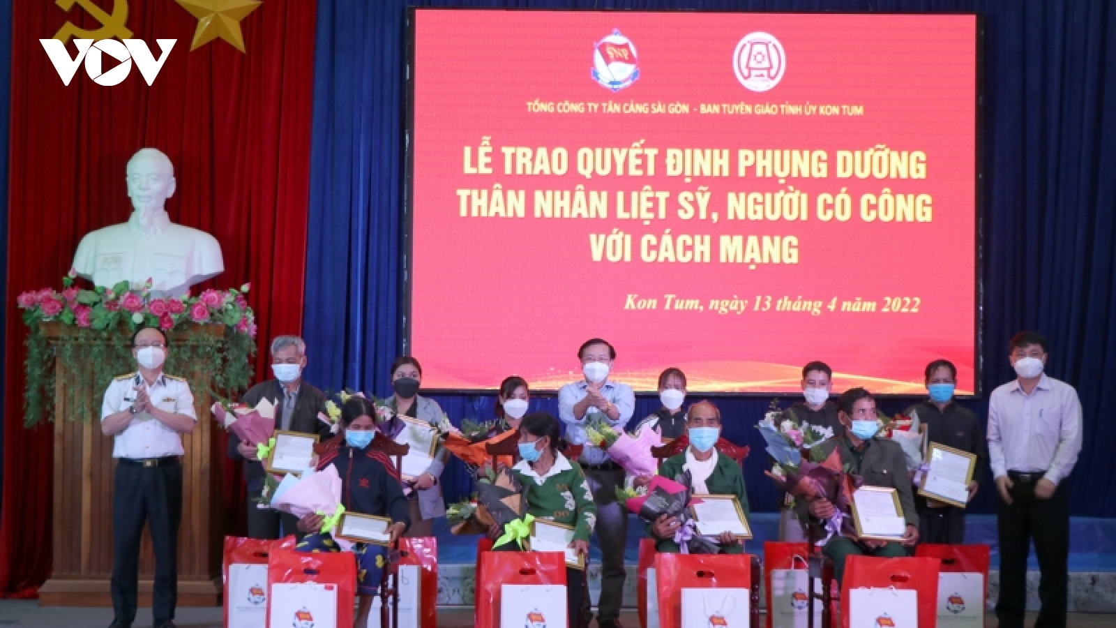 Tổng Công ty Tân Cảng Sài Gòn nhận chăm sóc thân nhân liệt sỹ, người có công tại Kon Tum